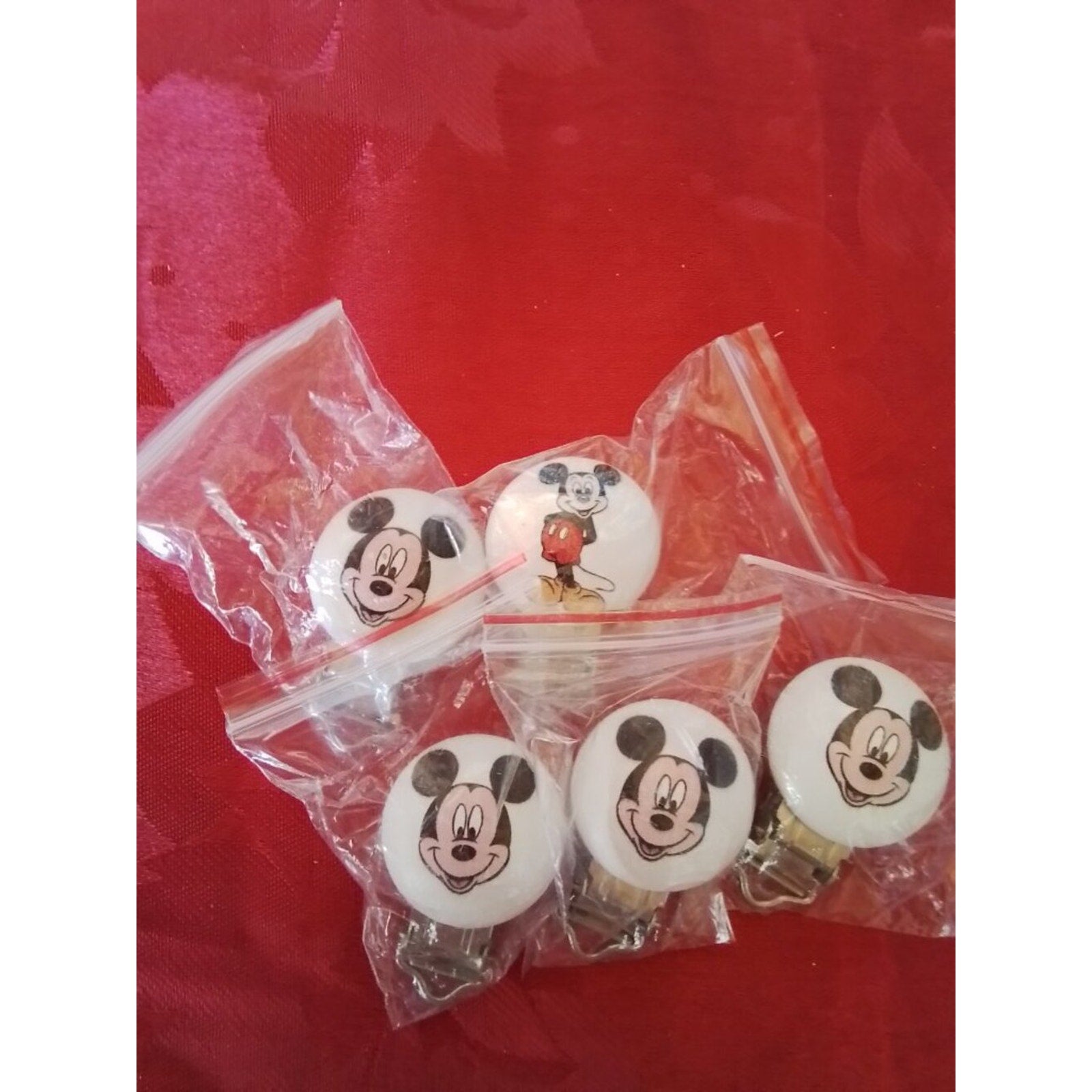 Lot of 20 Baby Bib Clips NWT