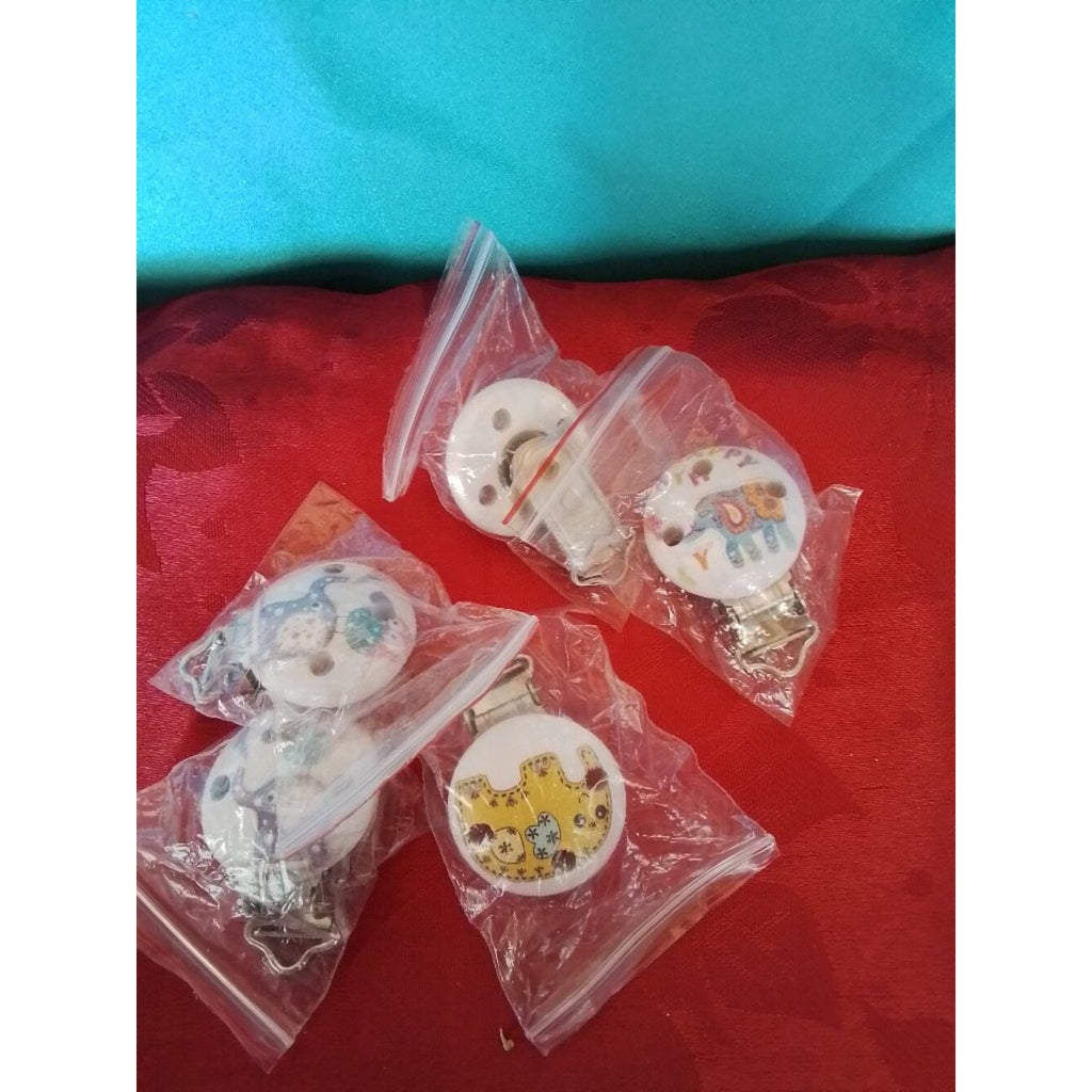 Lot of 20 Baby Bib Clips NWT